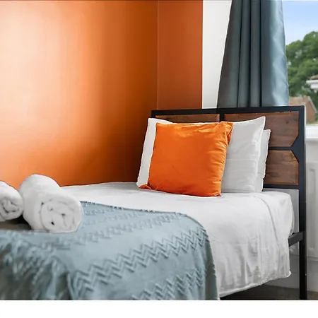 Contractors, Sleeps 8, 5 Bed, Driveway, Wi-fi *
