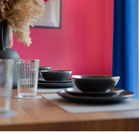 Contractors, Sleeps 8, 5 Bed, Driveway, Wi-fi Holiday home Birmingham