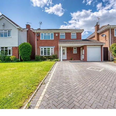Contractors, Sleeps 8, 5 Bed, Driveway, Wi-fi Holiday home *