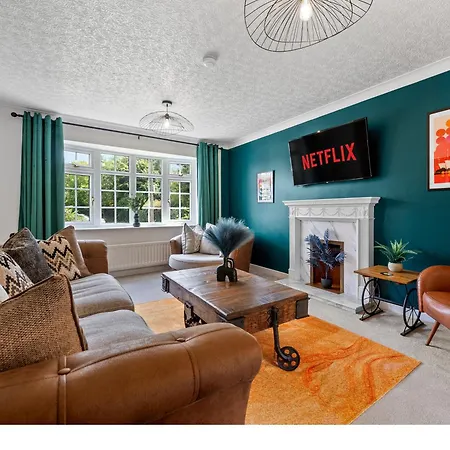 Contractors, Sleeps 8, 5 Bed, Driveway, Wi-fi