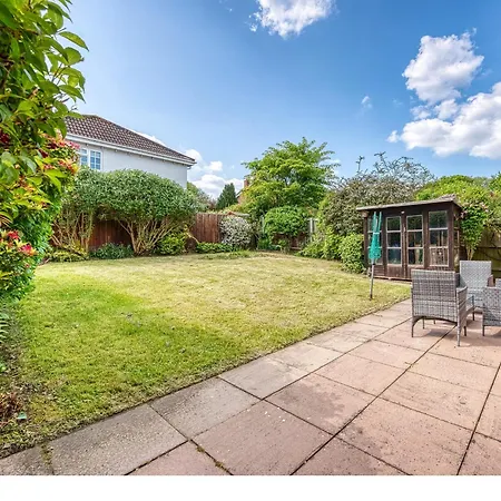 Contractors, Sleeps 8, 5 Bed, Driveway, Wi-fi *